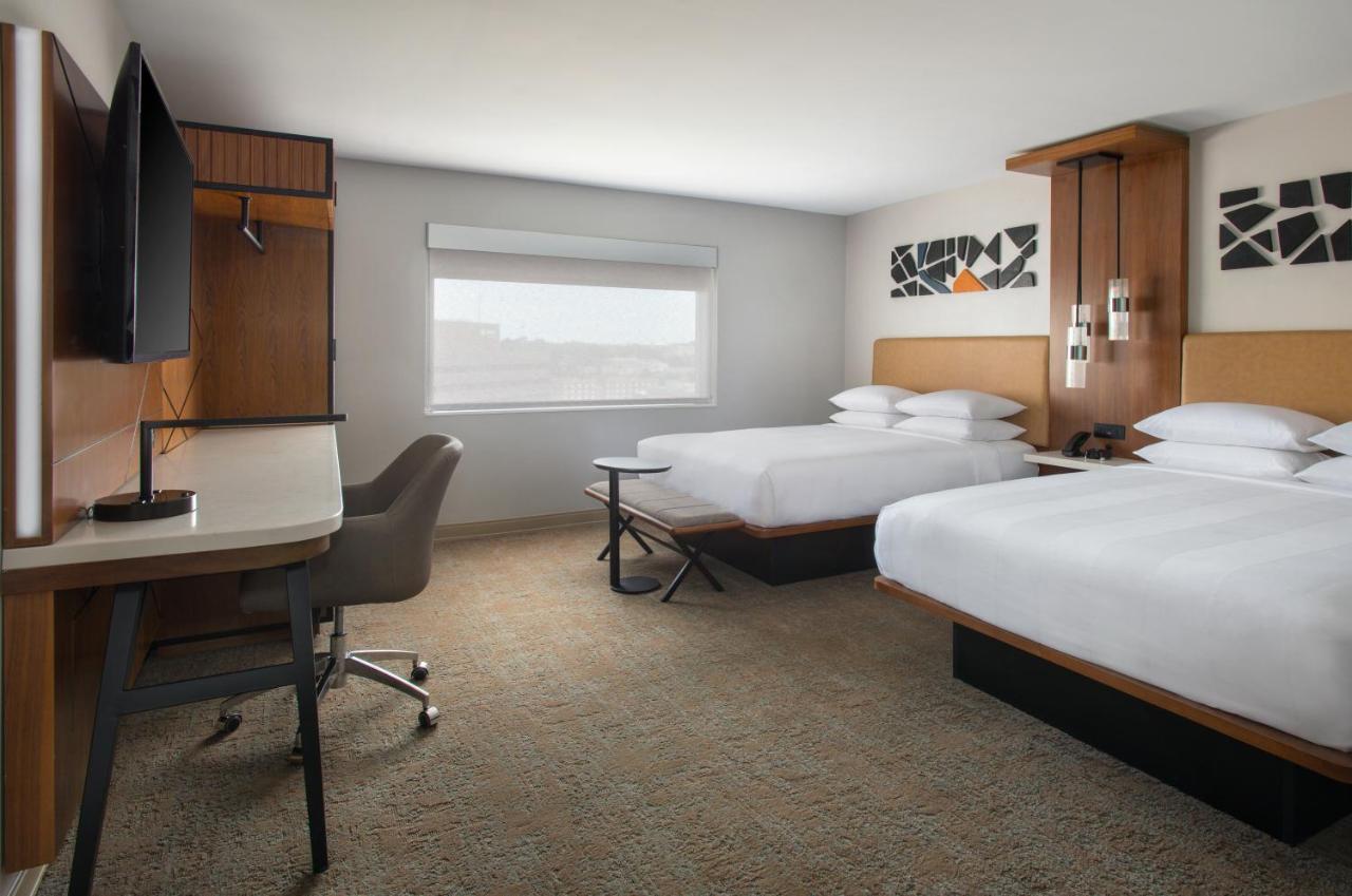 Queen Room with Two Queen Beds and City View - Club Lounge Access at Marriott Springfield Downtown