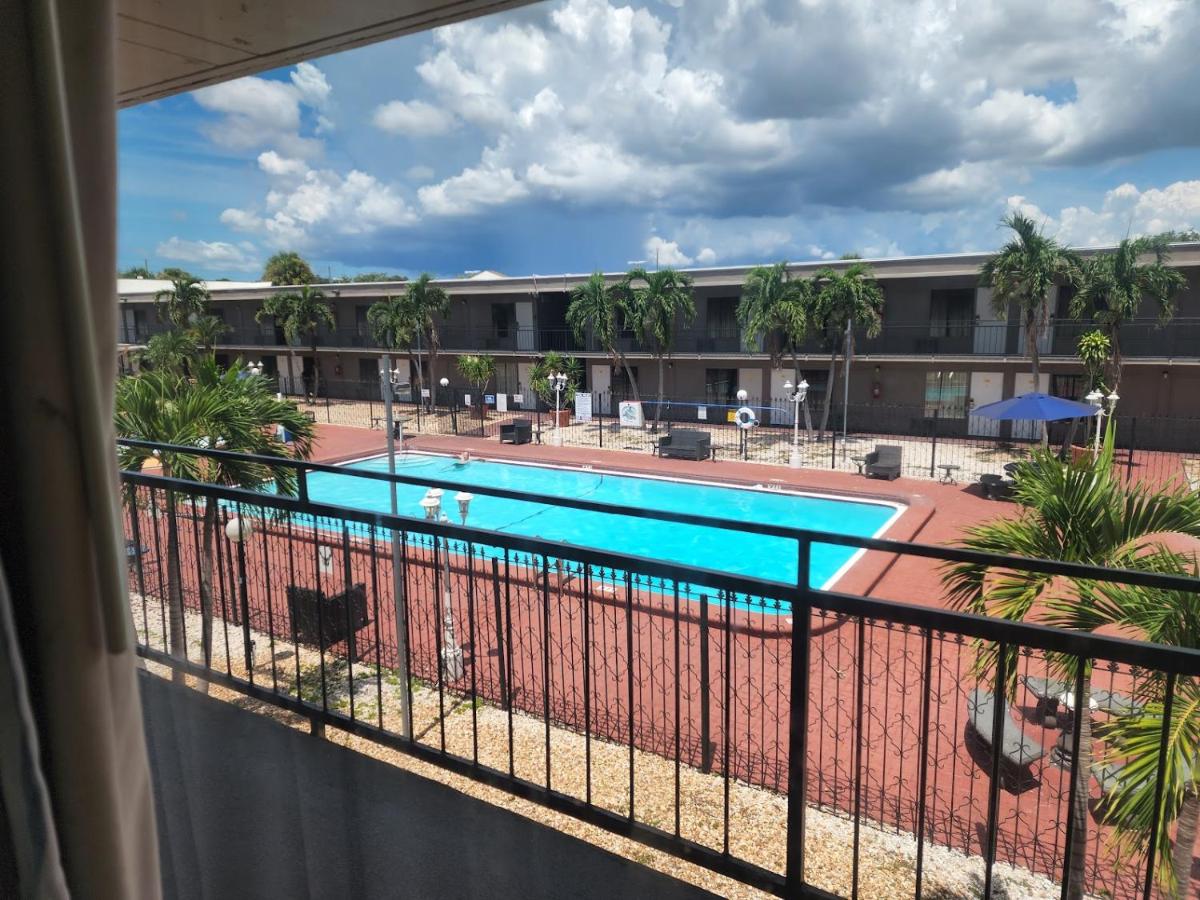 Deluxe King Room with Pool View - Non-Smoking at Super 8 by Wyndham St. Petersburg