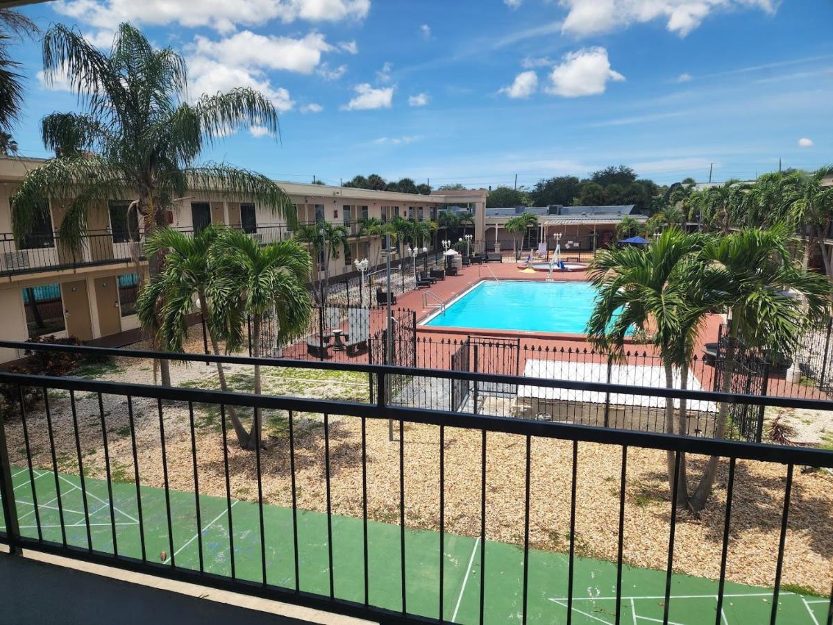 Deluxe King Room with Pool View - Non-Smoking at Super 8 by Wyndham St. Petersburg