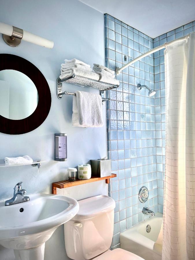 | Casa Del Mar Inn
