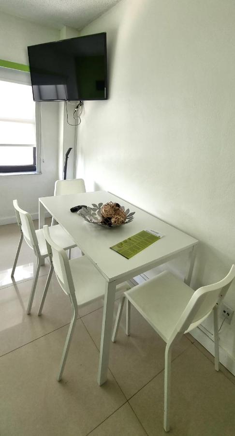 | Miami Beach Suncoast apartments VII