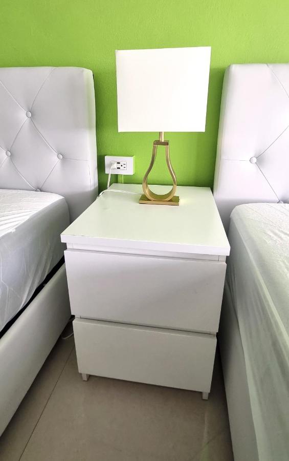 | Miami Beach Suncoast apartments VII