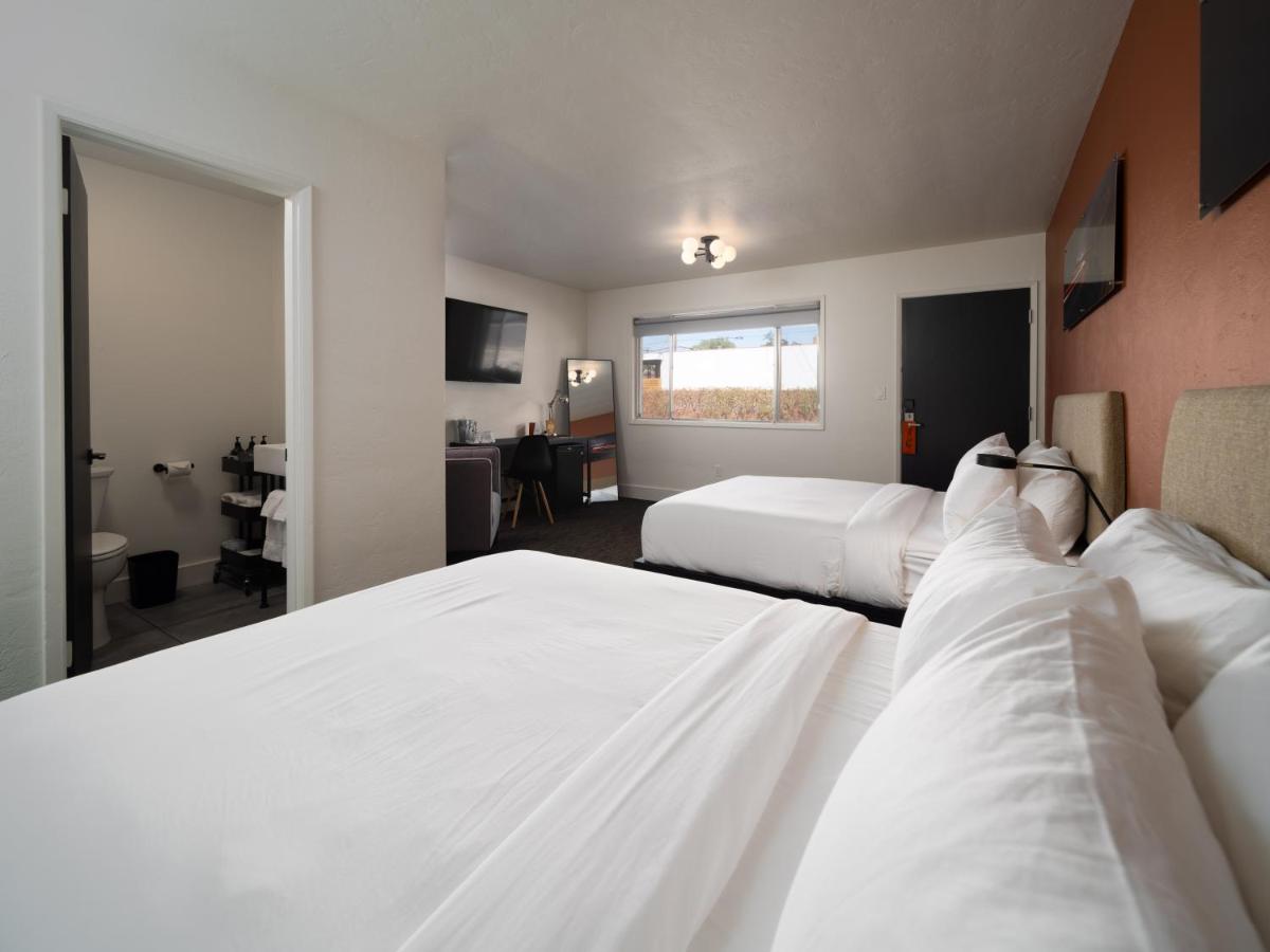 Queen Room with Two Queen Beds at Motolodge