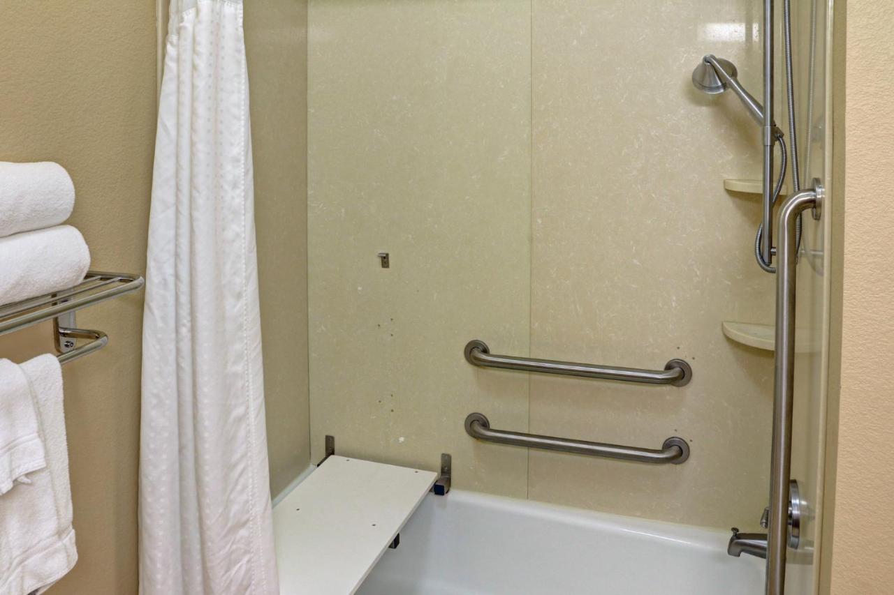  | Holiday Inn Express Hotel & Suites Texarkana East, an IHG Hotel