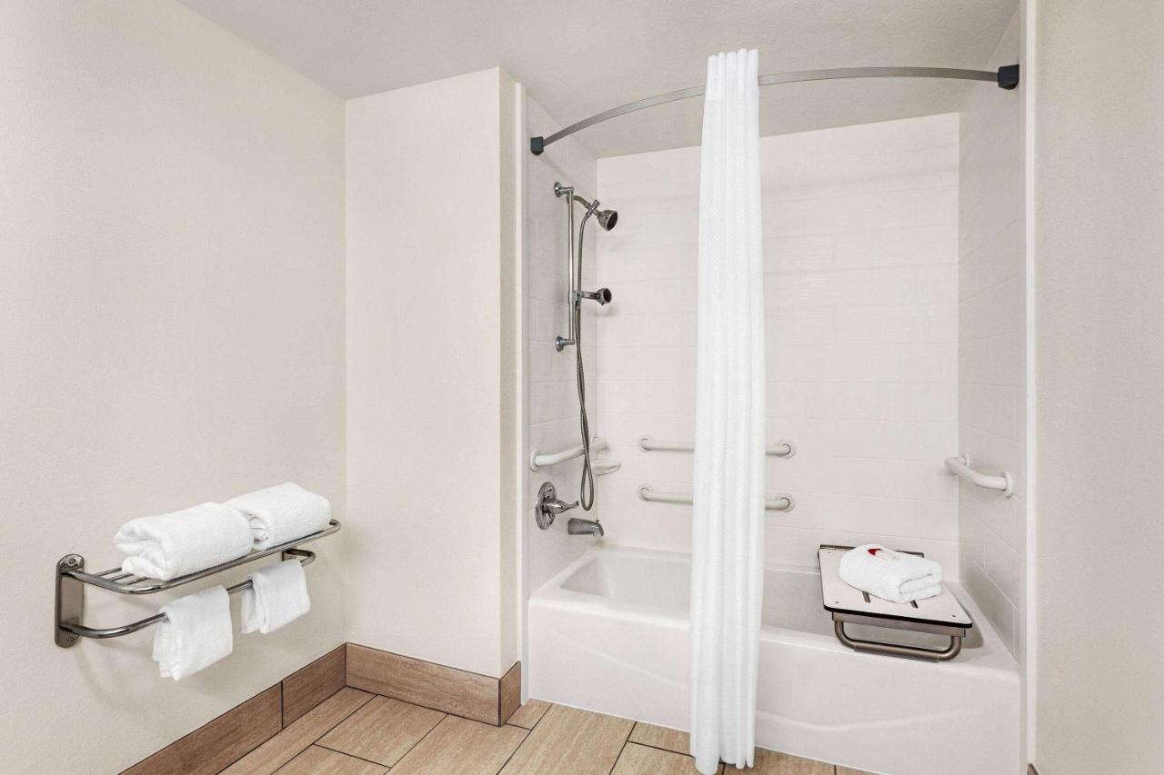 King Room with Bath Tub - Mobility/Hearing Accessible - Non-Smoking at Ramada by Wyndham San Antonio Near SeaWorld/Lackland AFB
