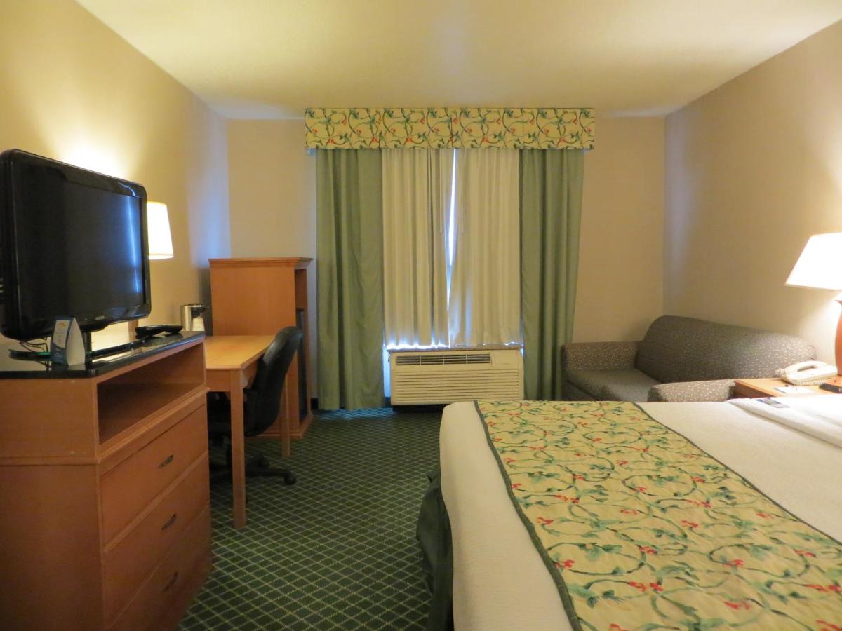 King Studio Suite - Non-Smoking at Baymont by Wyndham Kalamazoo East