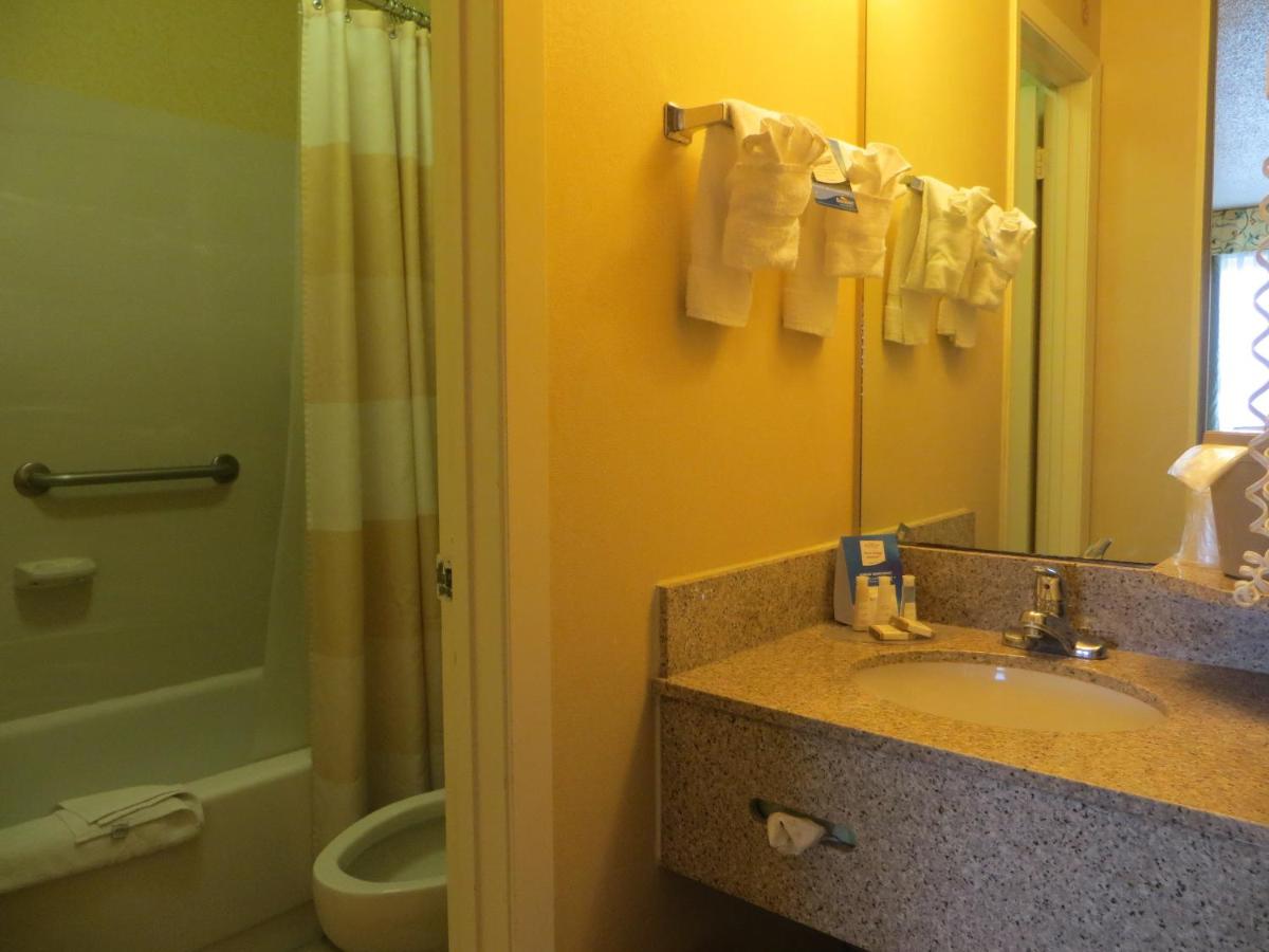 Queen Room with Two Queen Beds - Non-Smoking at Baymont by Wyndham Kalamazoo East