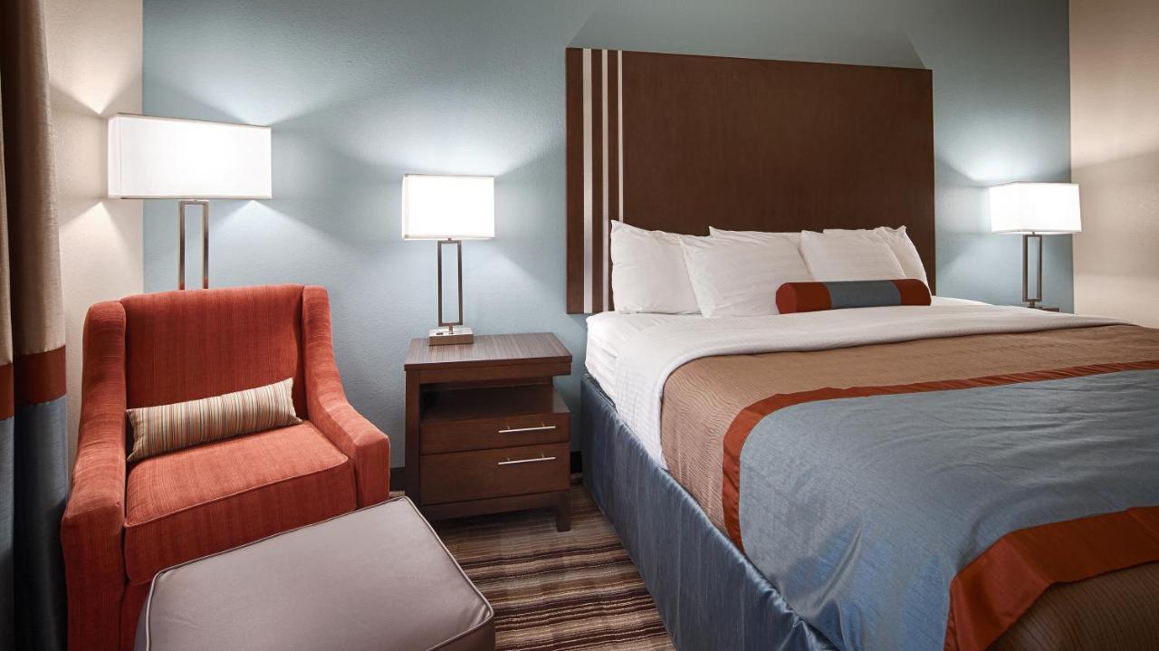 King Suite - Non-Smoking at Best Western Plus Washington Hotel