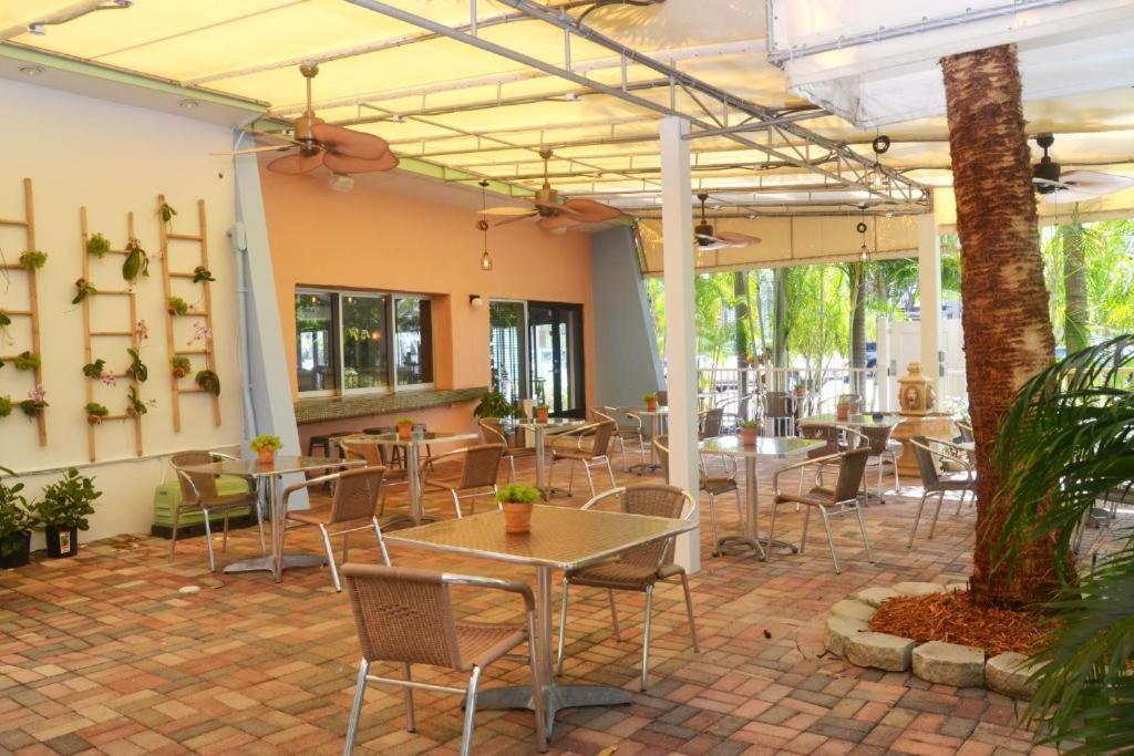 | Victoria Park Hotel