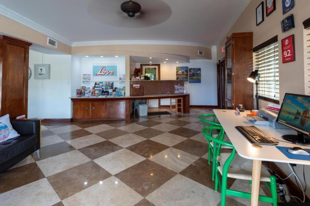 | Victoria Park Hotel