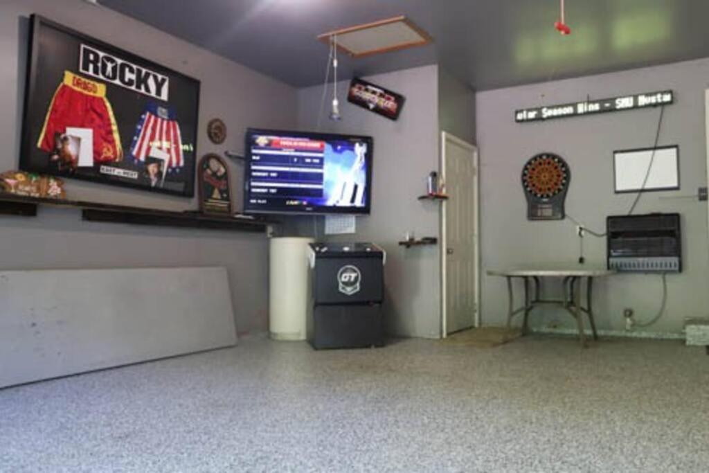 | Simonton Lake Man Cave