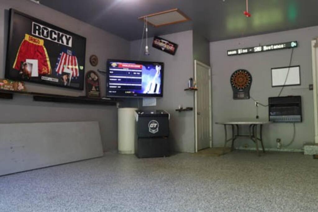| Simonton Lake Man Cave