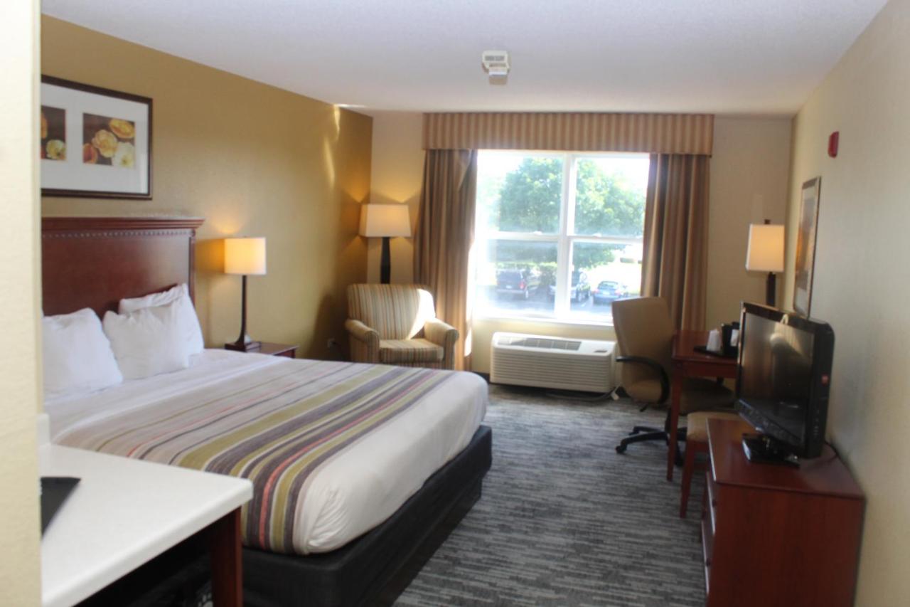 King Room - Non-Smoking at Country Inn & Suites by Radisson, Crystal Lake, IL