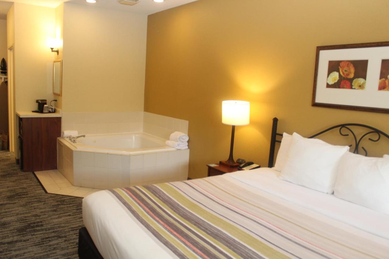 King Suite with Whirlpool - Non-Smoking at Country Inn & Suites by Radisson, Crystal Lake, IL