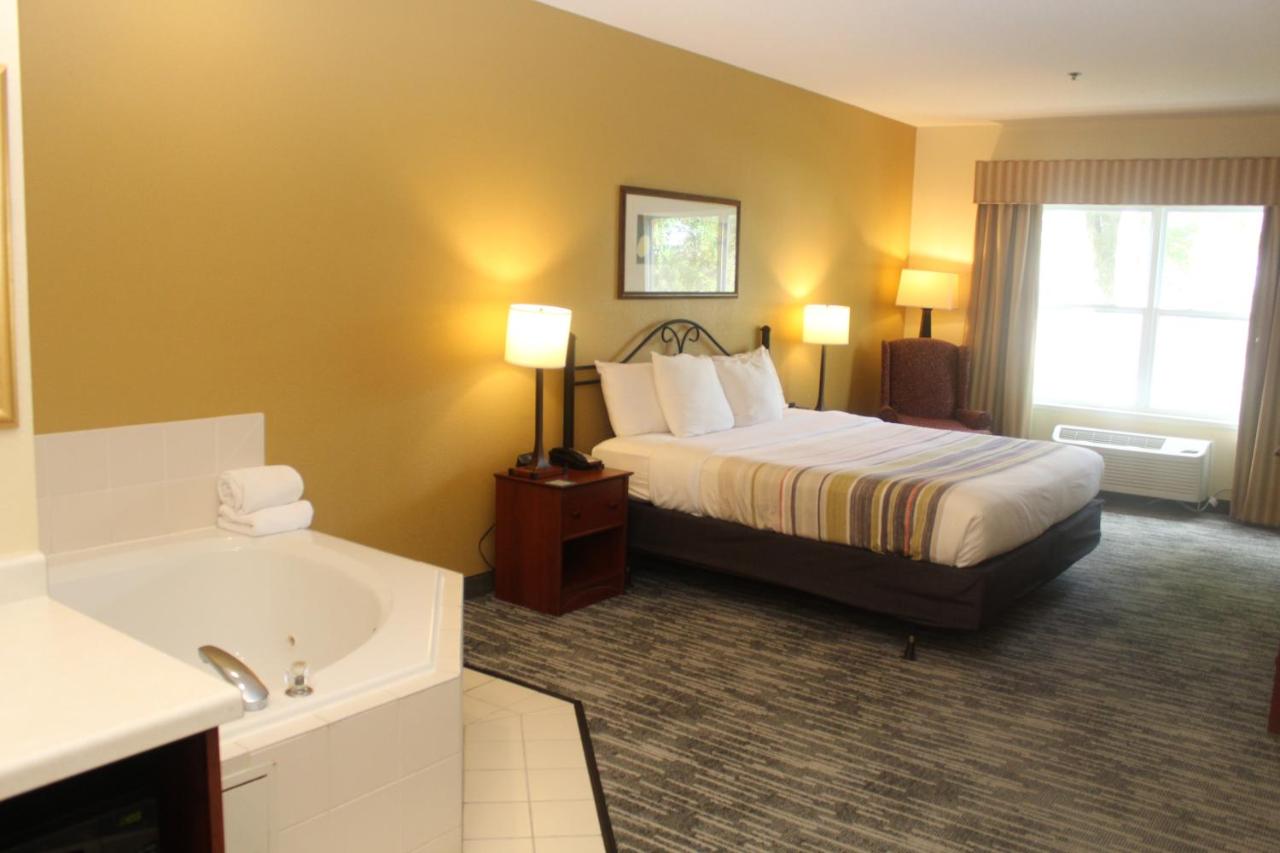 King Suite with Whirlpool - Non-Smoking at Country Inn & Suites by Radisson, Crystal Lake, IL