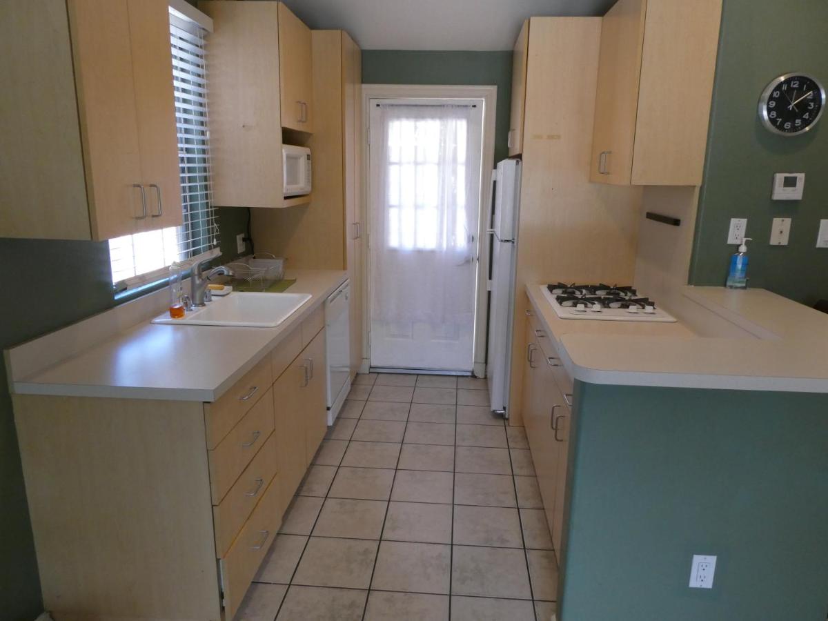 | Private 2 bedroom 1 bath guest house close to Universl and HW sleeps 5