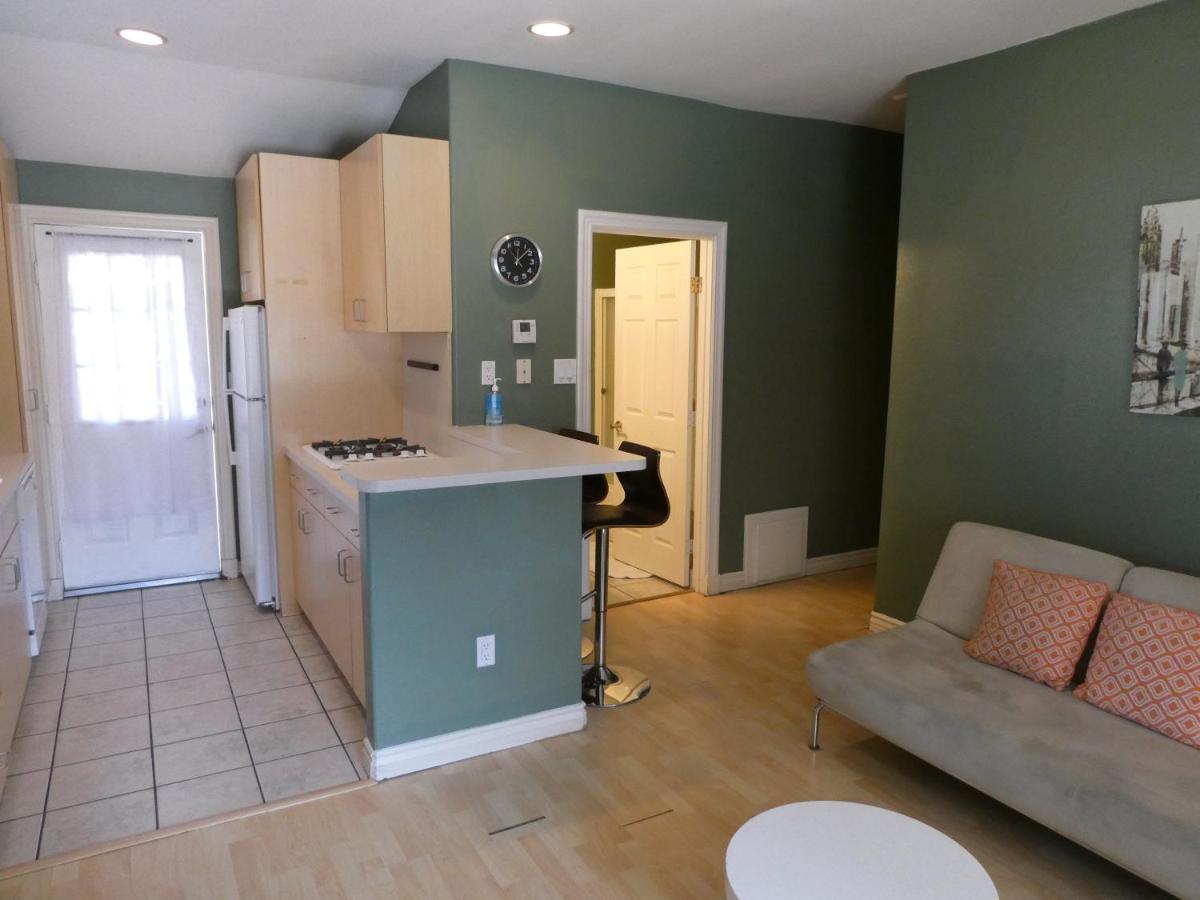 | Private 2 bedroom 1 bath guest house close to Universl and HW sleeps 5