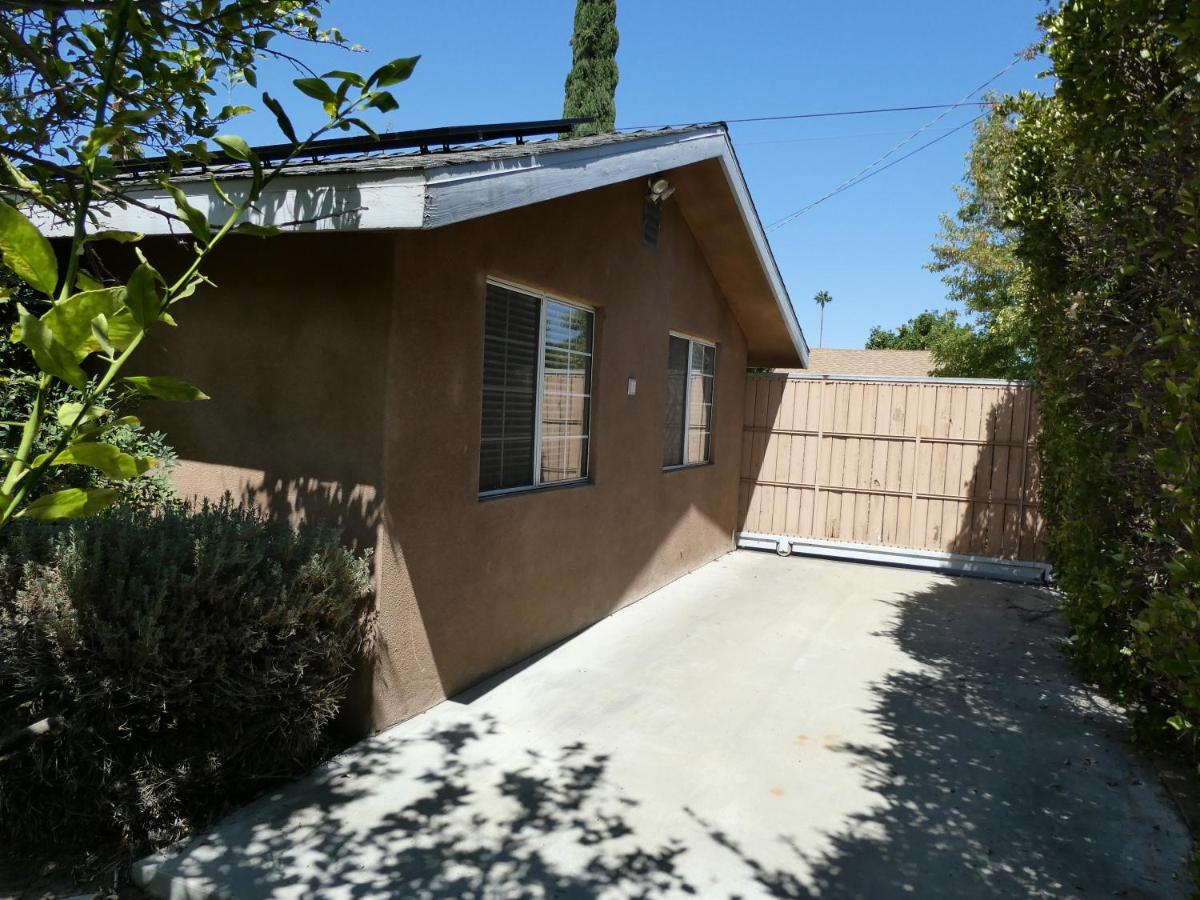 | Private 2 bedroom 1 bath guest house close to Universl and HW sleeps 5