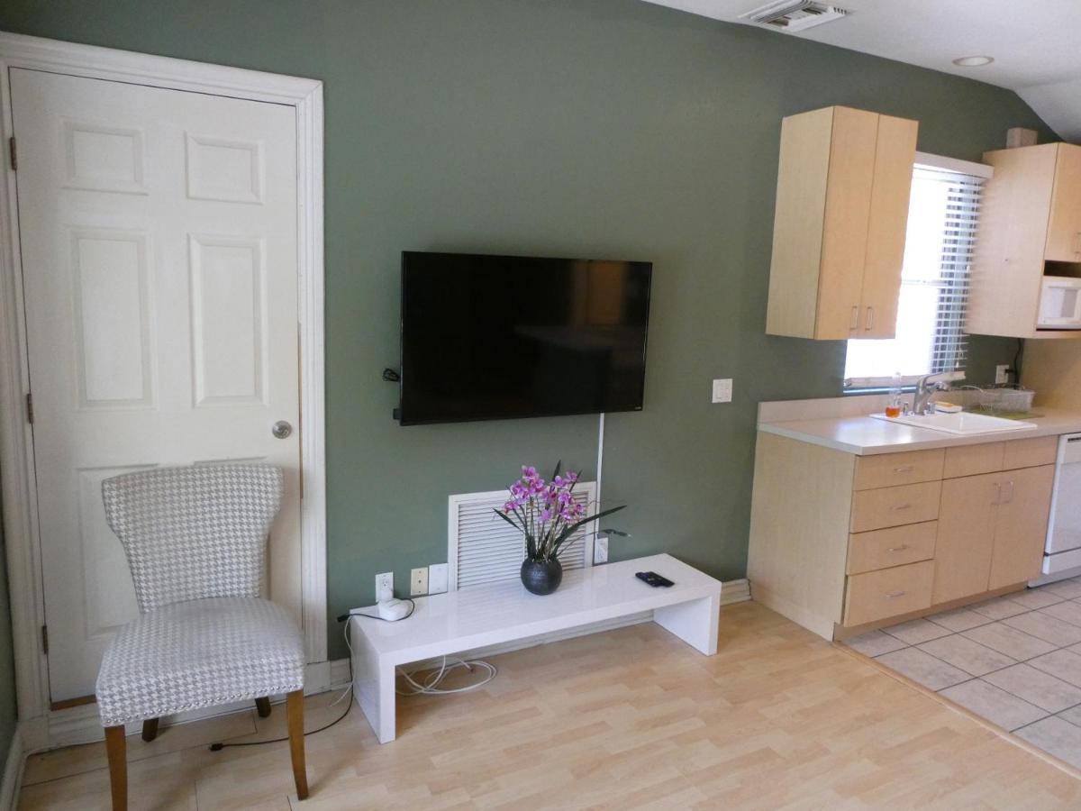| Private 2 bedroom 1 bath guest house close to Universl and HW sleeps 5