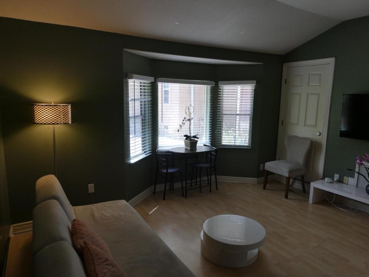 | Private 2 bedroom 1 bath guest house close to Universl and HW sleeps 5