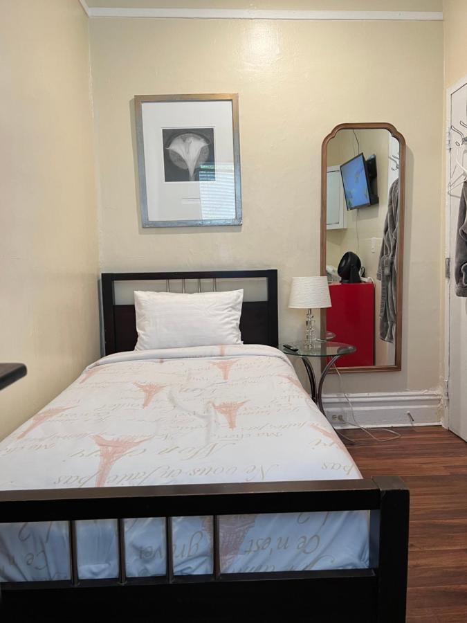 Single Room with Garden View at Luz Hotel