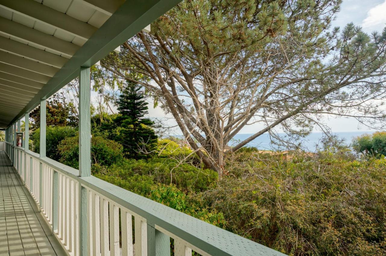 Queen Room with Two Queen Beds - Sea View at Crescent Bay Inn