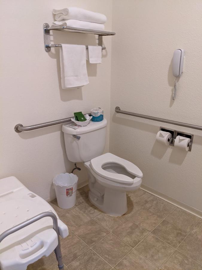 King Room - Disability Access at Lighthouse Inn