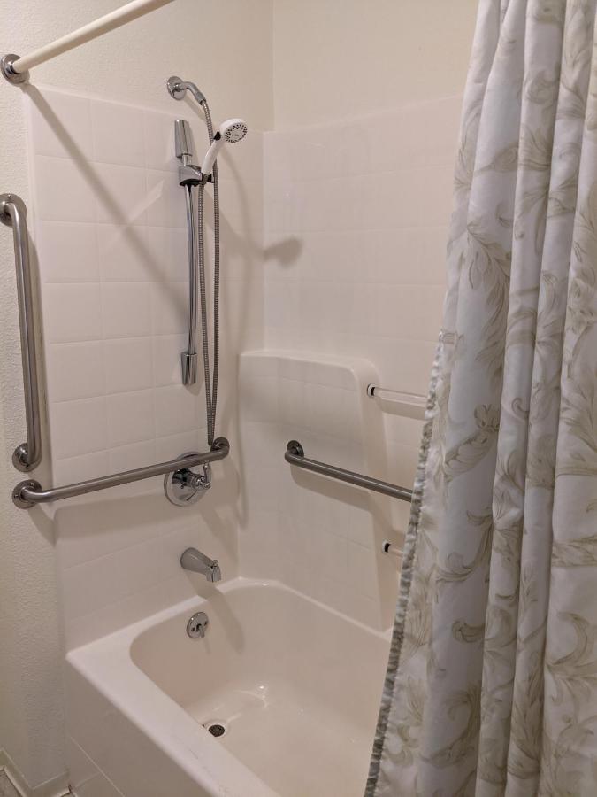 King Room - Disability Access at Lighthouse Inn