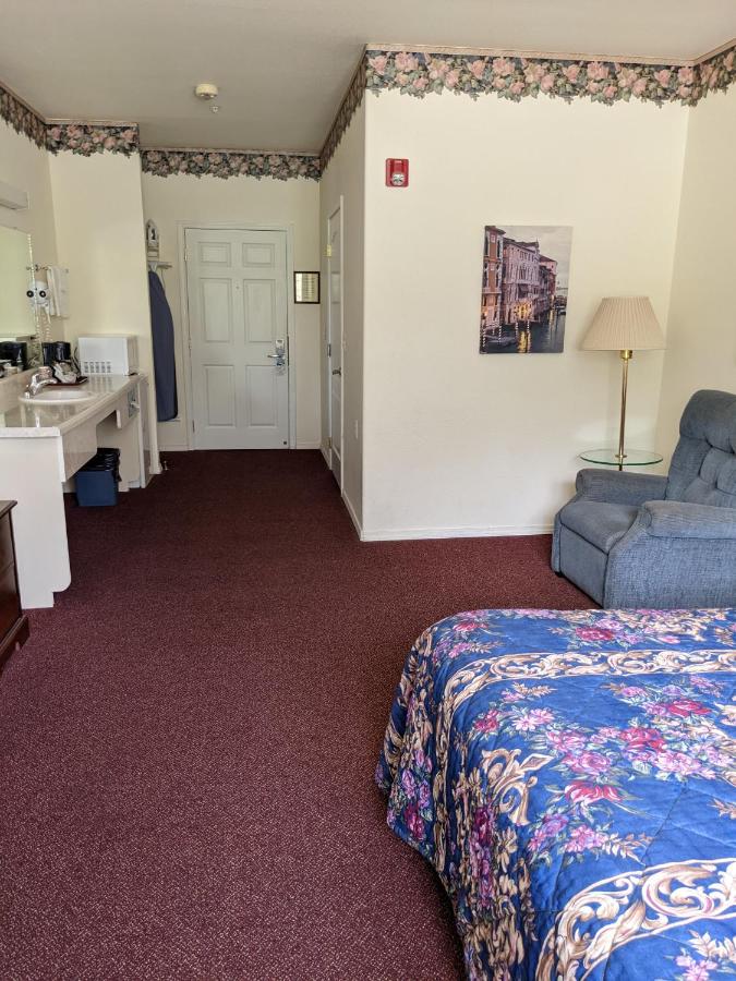 King Room - Disability Access at Lighthouse Inn