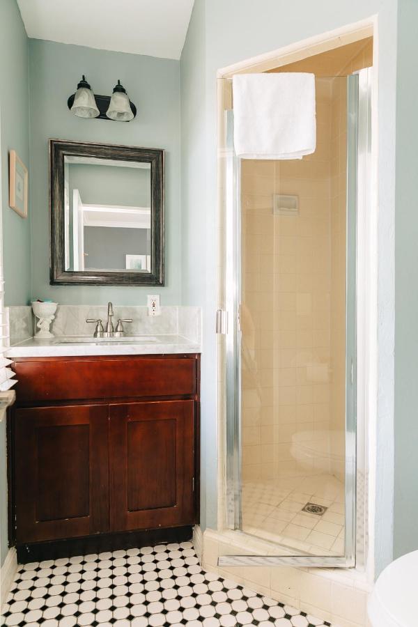 | Seaside Laguna Inn & Suites
