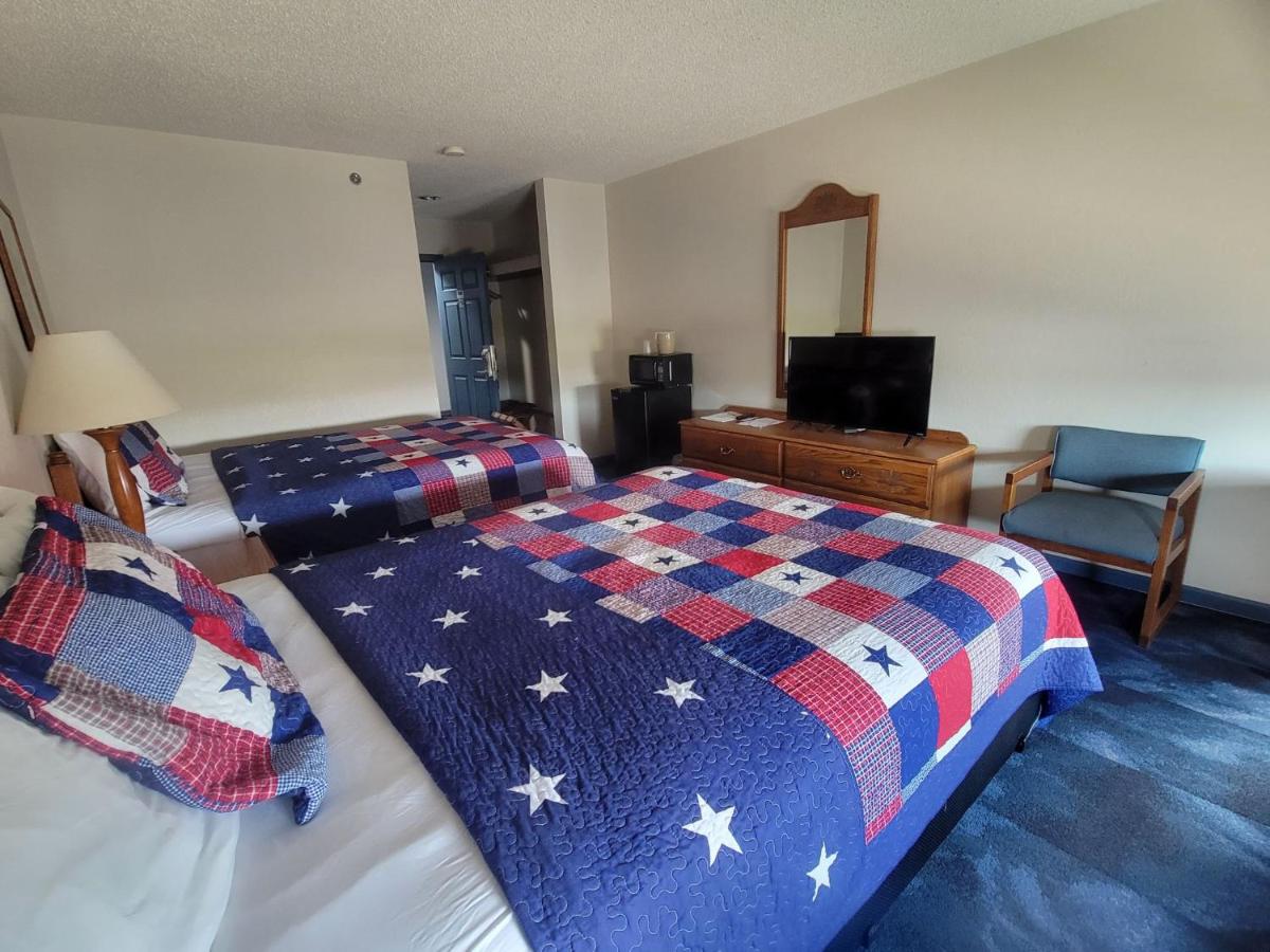 Queen Room with Two Queen Beds at CountrySide Inn