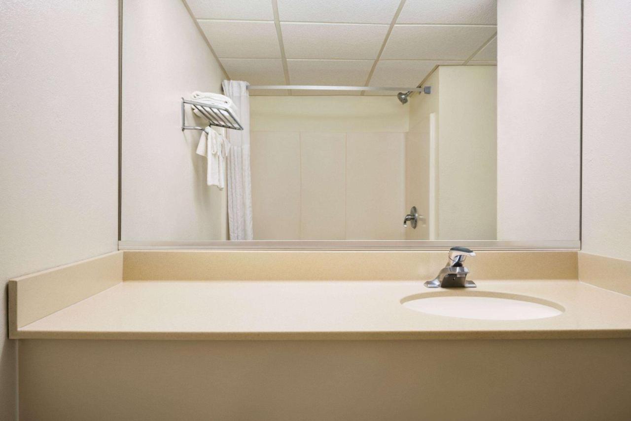 One-Bedroom Suite with Two Double Beds and Partial Ocean View - Non-Smoking at Days Inn & Suites by Wyndham Wildwood