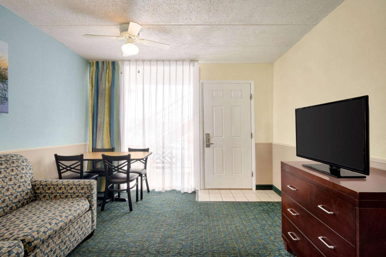 One-Bedroom Suite with Two Double Beds - Non-Smoking at Days Inn & Suites by Wyndham Wildwood
