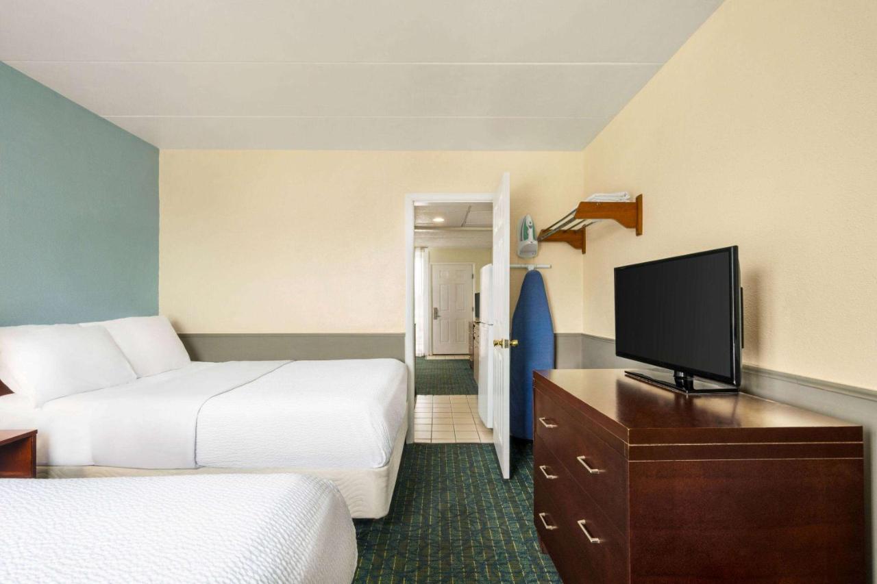 One-Bedroom Suite with Two Double Beds - Non-Smoking at Days Inn & Suites by Wyndham Wildwood