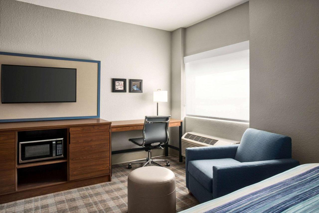 1 King Bed, Near Elevator, Non-Smoking at AmericInn by Wyndham Branson & Conference Center