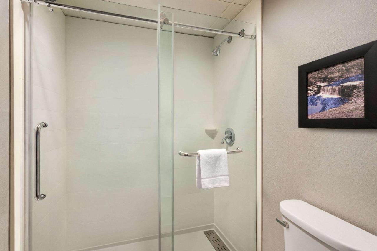 1 King Bed, Near Elevator, Non-Smoking at AmericInn by Wyndham Branson & Conference Center