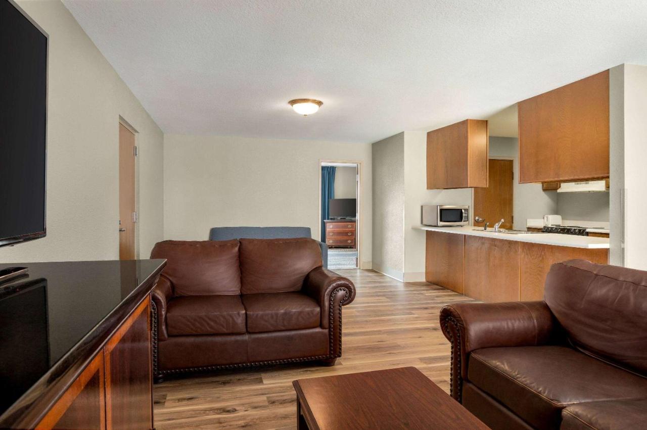 King Suite - Non-Smoking at AmericInn by Wyndham Branson & Conference Center