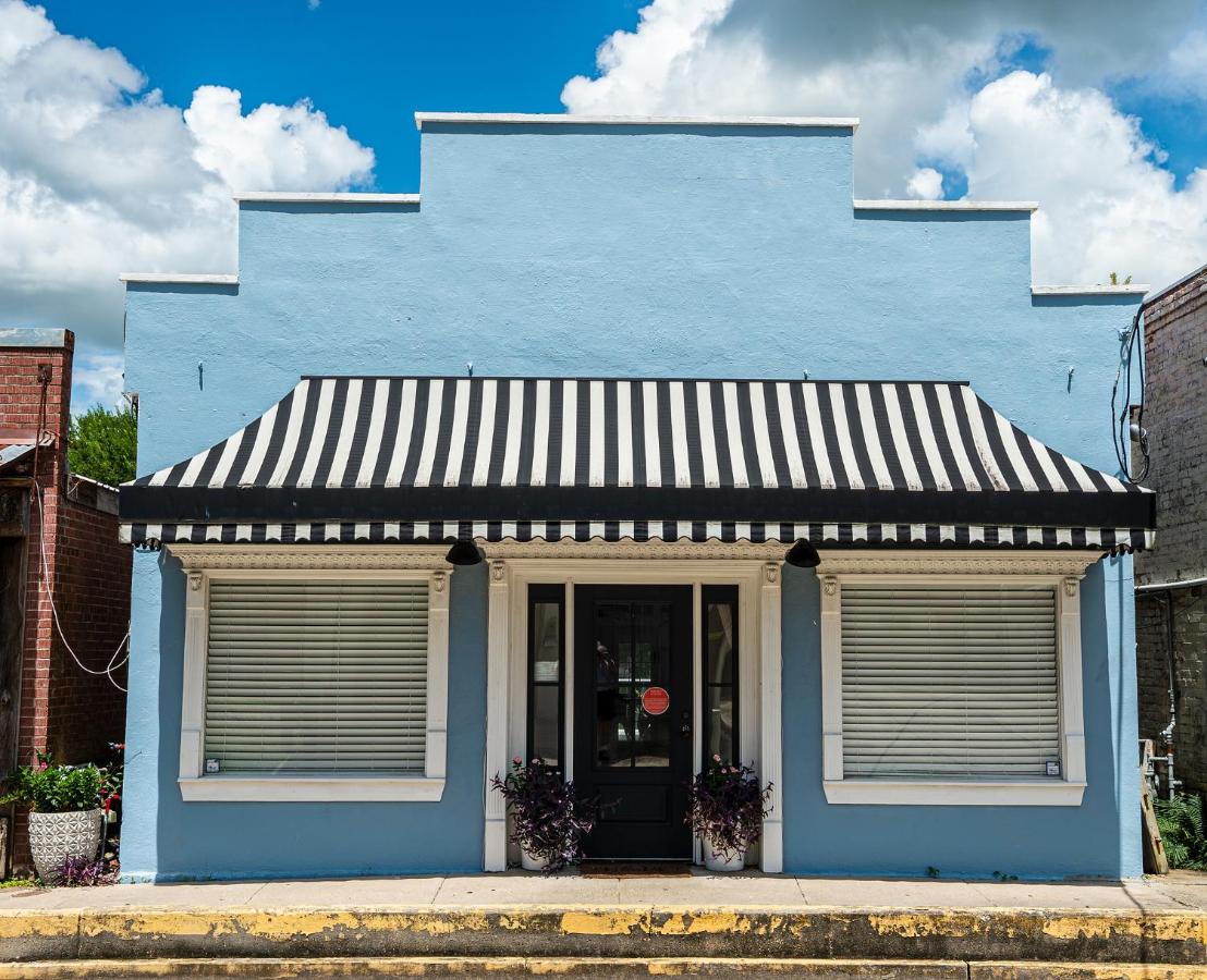 | Chateau Royale, Pet Friendly, On Bayou, Downtown!