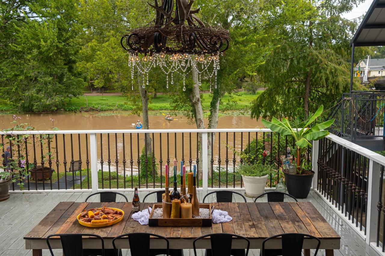 | Chateau Royale, Pet Friendly, On Bayou, Downtown!