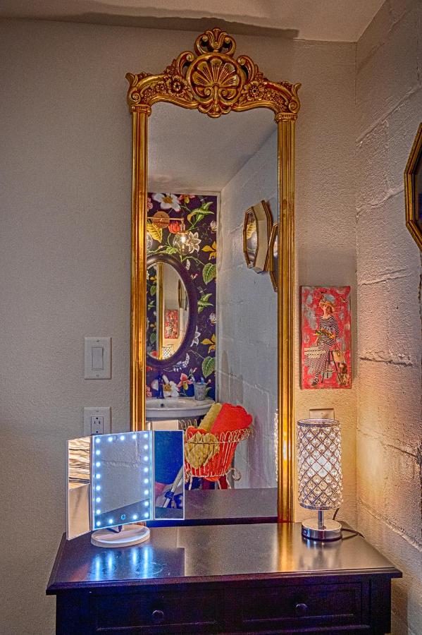 | Chateau Royale, Pet Friendly, On Bayou, Downtown!