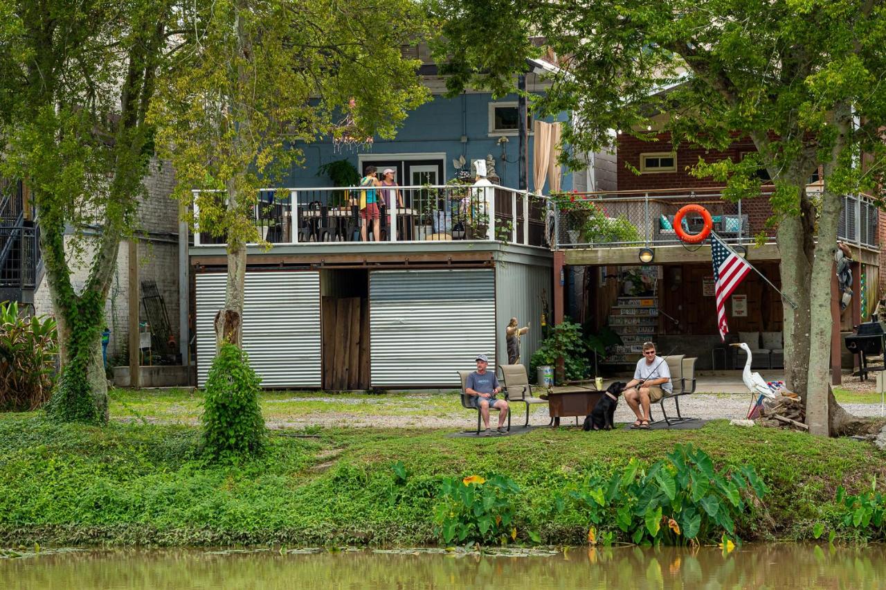 | Chateau Royale, Pet Friendly, On Bayou, Downtown!