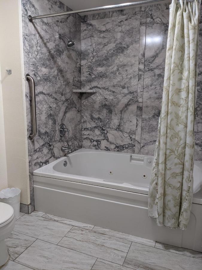 Deluxe Single Room at Lighthouse Inn