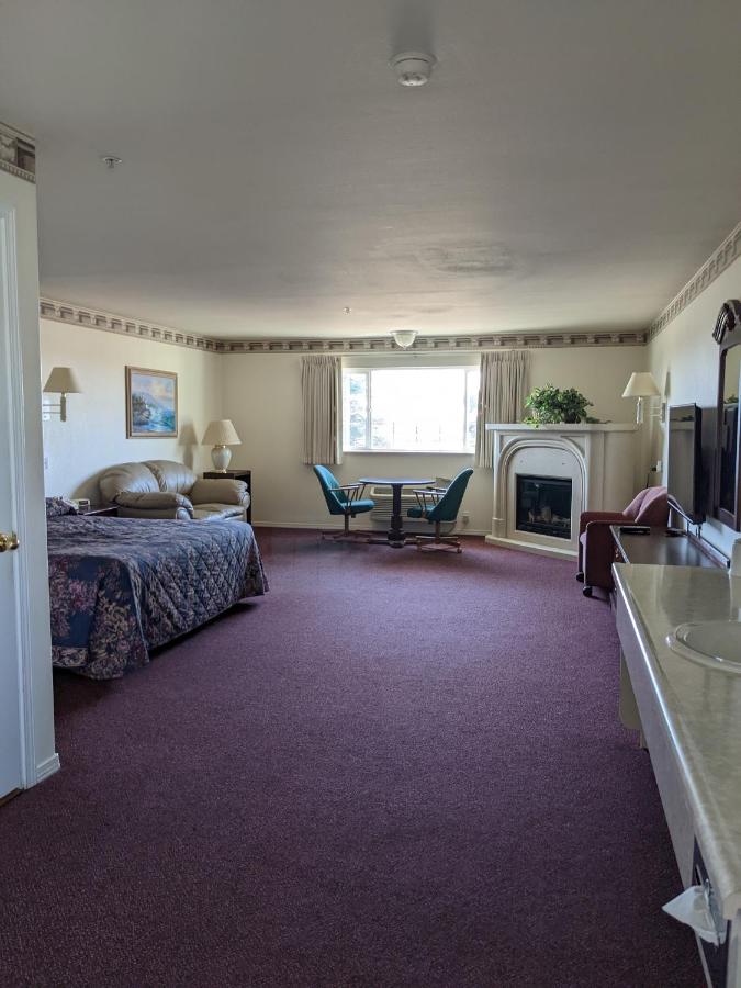 Deluxe Single Room at Lighthouse Inn