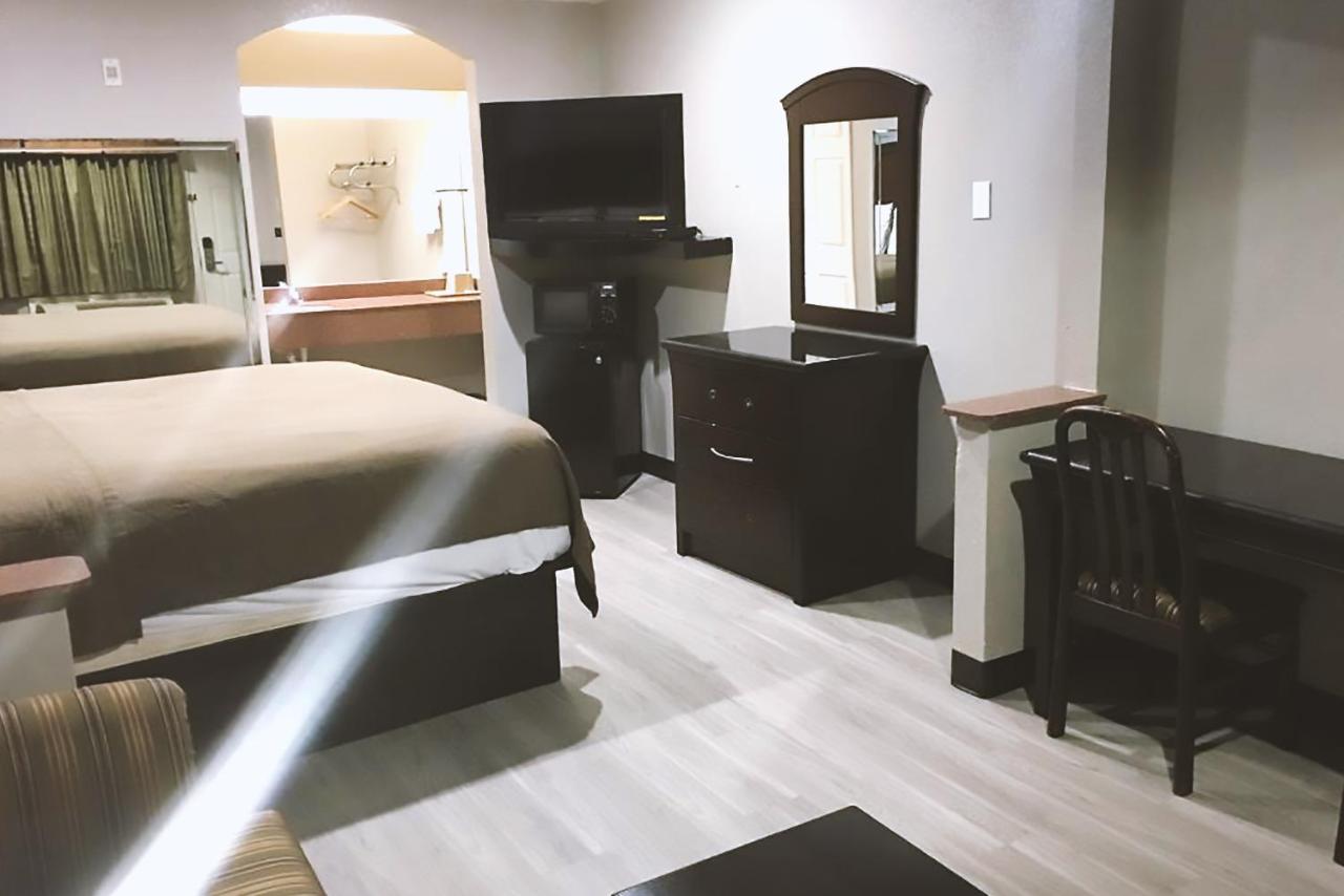 King Room - Disability Access at Blue Way Inn & Suites By Jasper Houston