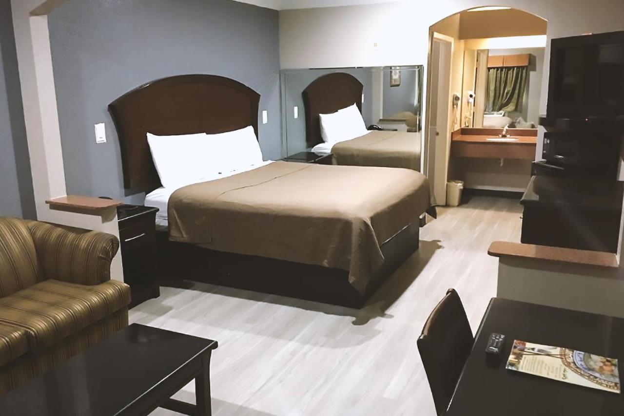 King Room - Disability Access at Blue Way Inn & Suites By Jasper Houston