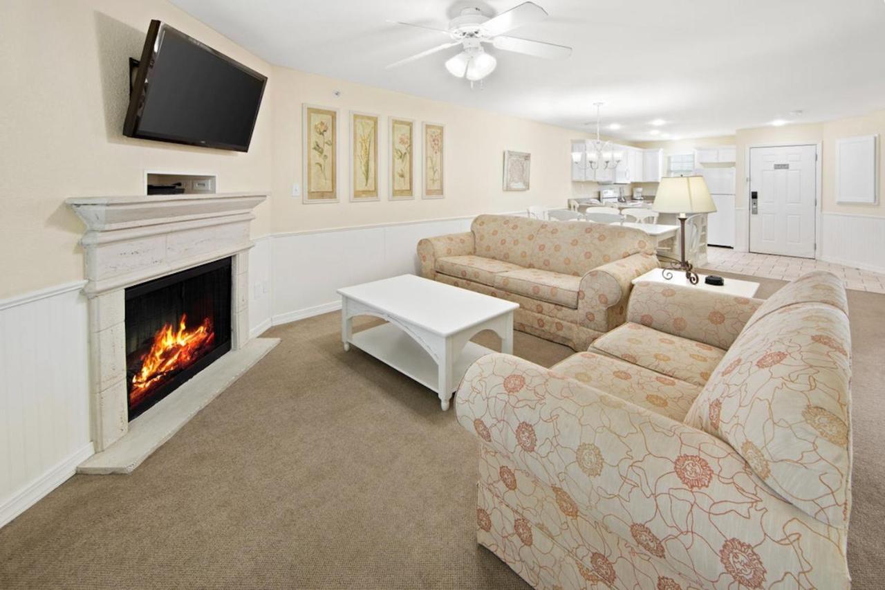Two-Bedroom Villa Grand with Two King Beds at Holiday Inn Club Vacations Hill Country Resort Canyon LK, an IHG Hotel