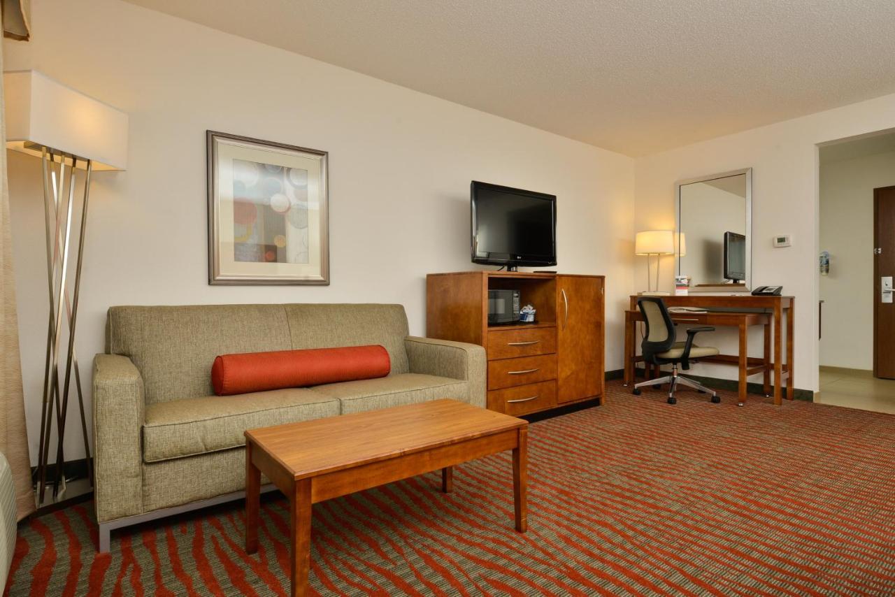 | Holiday Inn Express Boston/Milford Hotel, an IHG Hotel