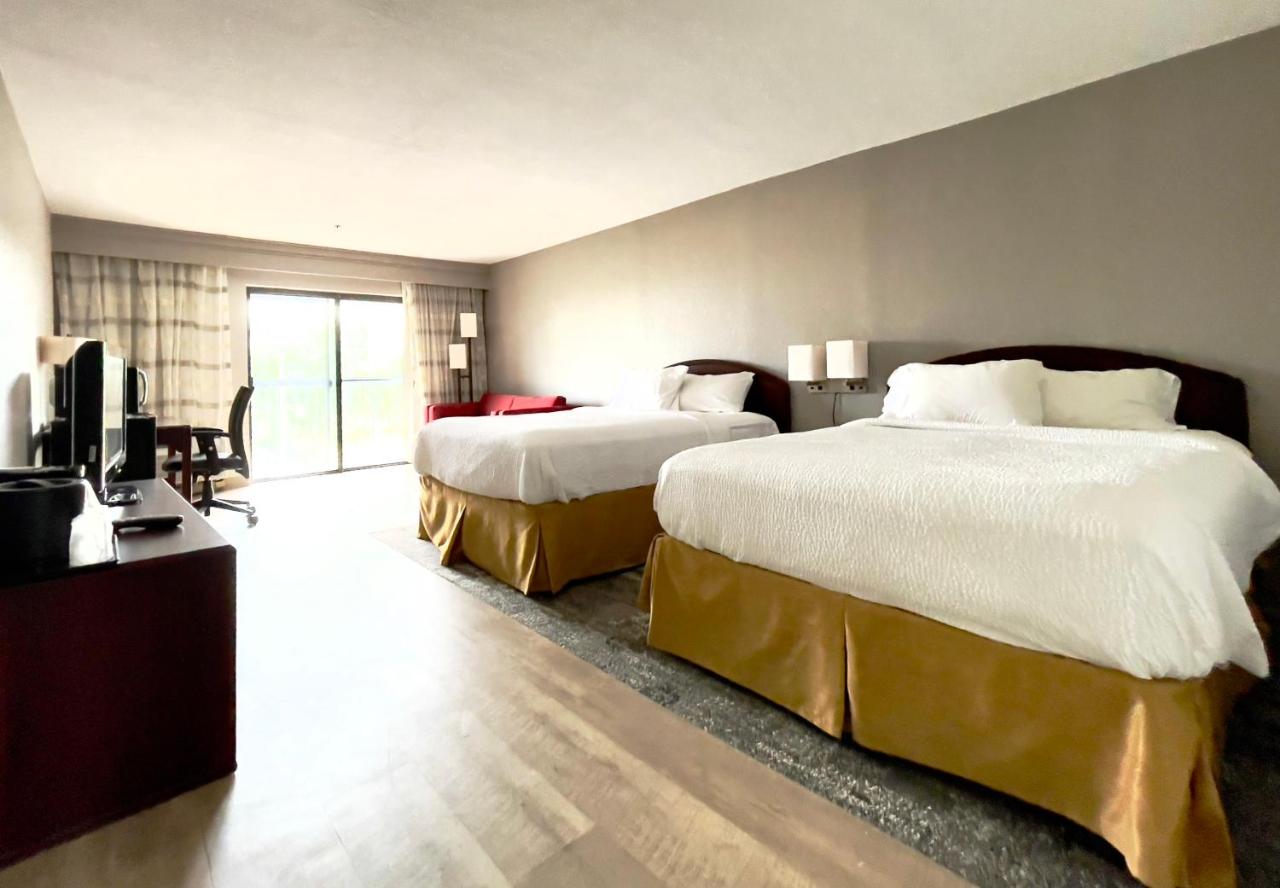 | Longhorn Inn & Suites - Fort Worth Fossil Creek