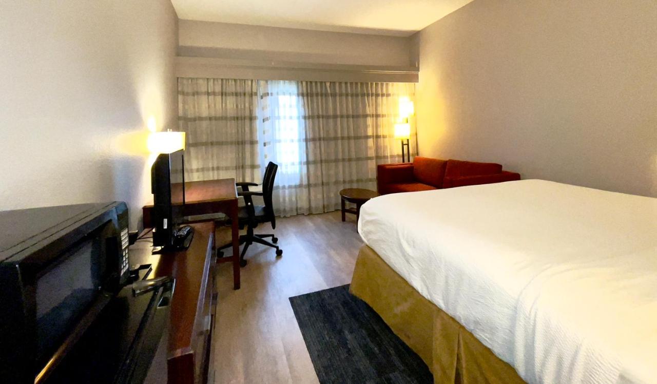 | Longhorn Inn & Suites - Fort Worth Fossil Creek