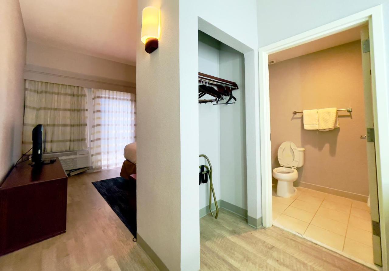 | Longhorn Inn & Suites - Fort Worth Fossil Creek